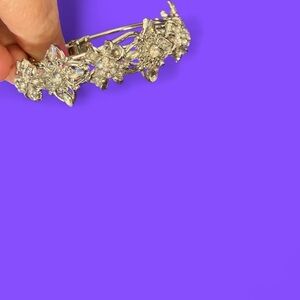 Silver tone flower rhinestone bracelet